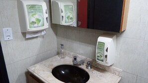Habitación, baño privado, vistas a la ciudad | Baño
