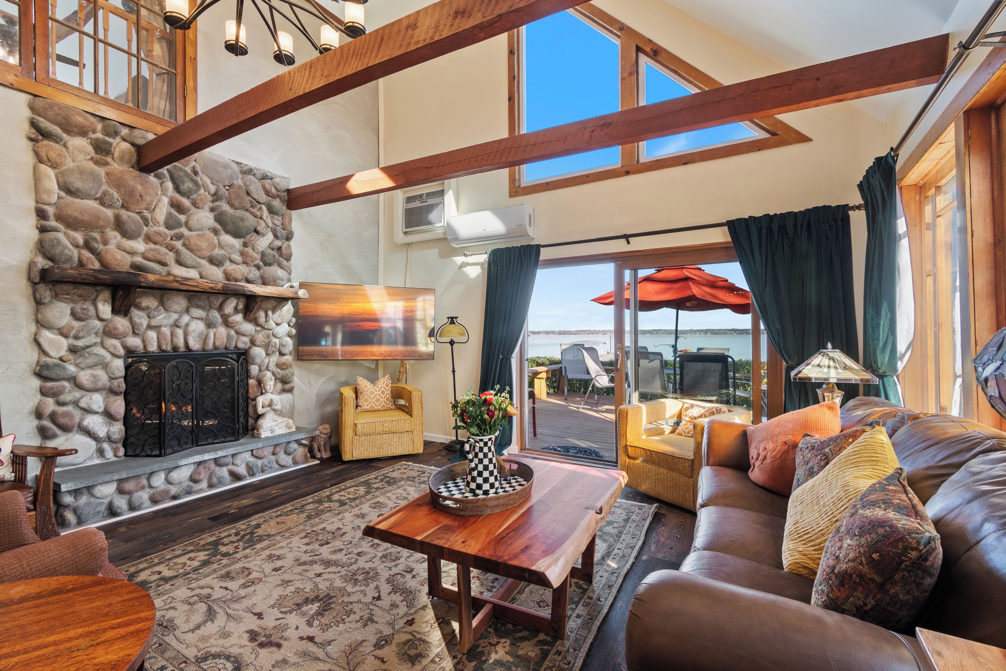 Smart TV, fireplace, DVD player, printers