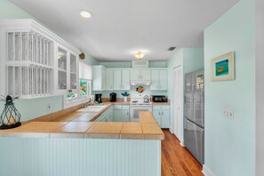 Fridge, microwave, stovetop, dishwasher - Coconut Cottage by Duncan Real Estate (Anna Maria)