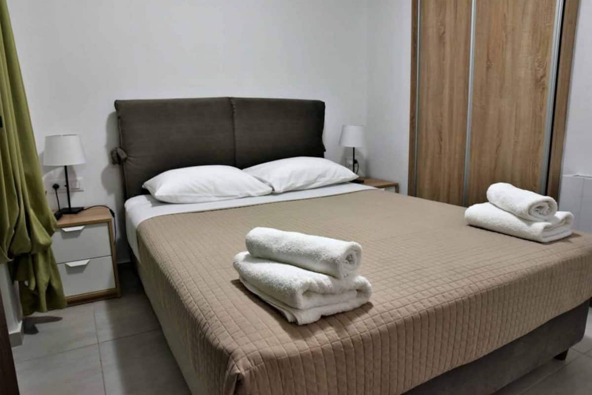 Comfort Studio | Soundproofing, free WiFi, bed sheets