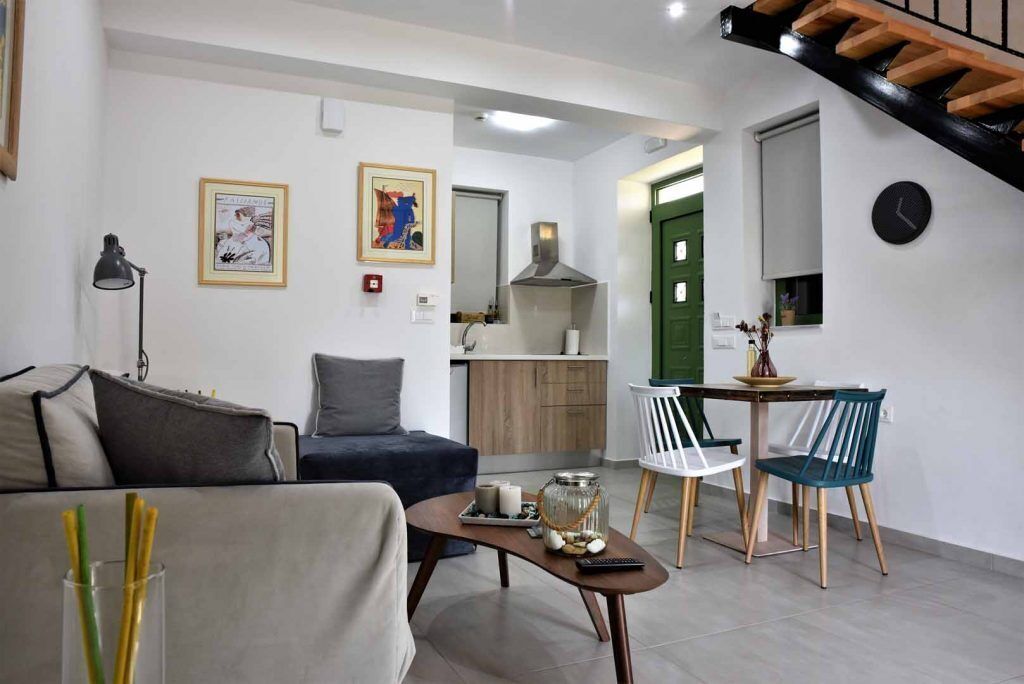 Kahden hengen romanttinen huone | Oleskelualue | Taulutelevisio