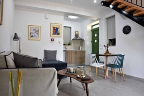 Romantic Double Room | Living area | Flat-screen TV - Messinian Horizons (Trifylia)