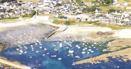 VILLA DES LILAS - small sea view. 50m from the beach