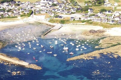 VILLA DES LILAS - small sea view. 50m from the beach