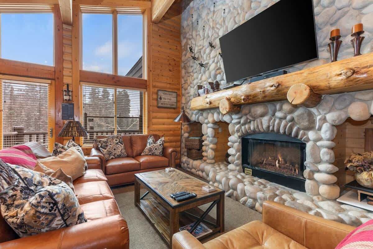 TV, fireplace, offices