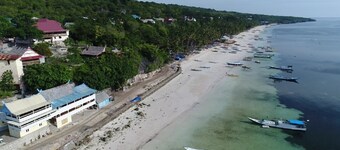 Phinisi Hostel Bira