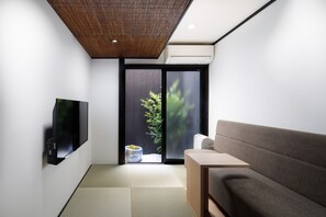 Down duvets, desk, blackout curtains, free WiFi - Tsumugi Shichijokagiyacho (Kyoto)