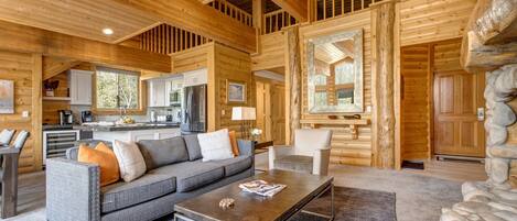 Televisión, chimenea y estéreo