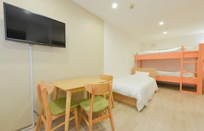 1 chambre, fer et planche à repasser, Wi-Fi gratuit, draps fournis
