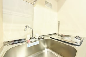 冰箱、微波炉、炉灶、厨具/餐具
