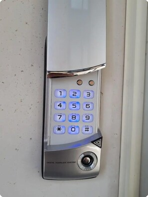 Nicht klassifiziertes Bild, 2 von 37, Schaltfläche