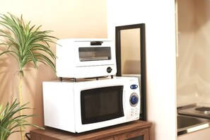 Fridge, microwave, stovetop, cookware/dishes/utensils