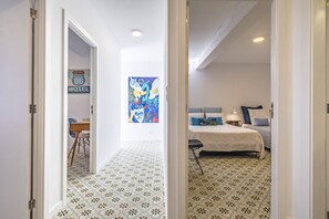 3 slaapkamers, een strijkplank/strijkijzer, reisbedje, wifi