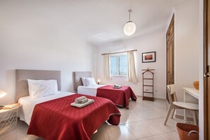 3 chambres, coffre-fort, fer et planche à repasser