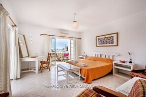 3 bedrooms, in-room safe, iron/ironing board, free WiFi