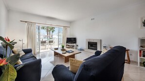 TV - Apartment AG - O Monte 3 bedroom apt with large pool (Albufeira)