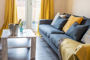 Flat-screen TV, pay movies - Queen Anne's Home (Great Yarmouth)