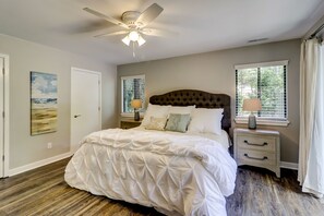 3 slaapkamers, een strijkplank/strijkijzer, gratis wifi, beddengoed