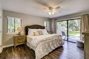 3 slaapkamers, een strijkplank/strijkijzer, gratis wifi, beddengoed