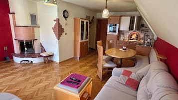 Classic-lejlighed (Two Bedroom Apartment) | Privat køkken | Køleskab