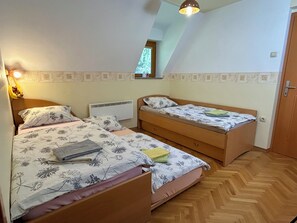 Departamento clásico (Two Bedroom Apartment) | 2 habitaciones, escritorio, wifi gratis y ropa de cama 