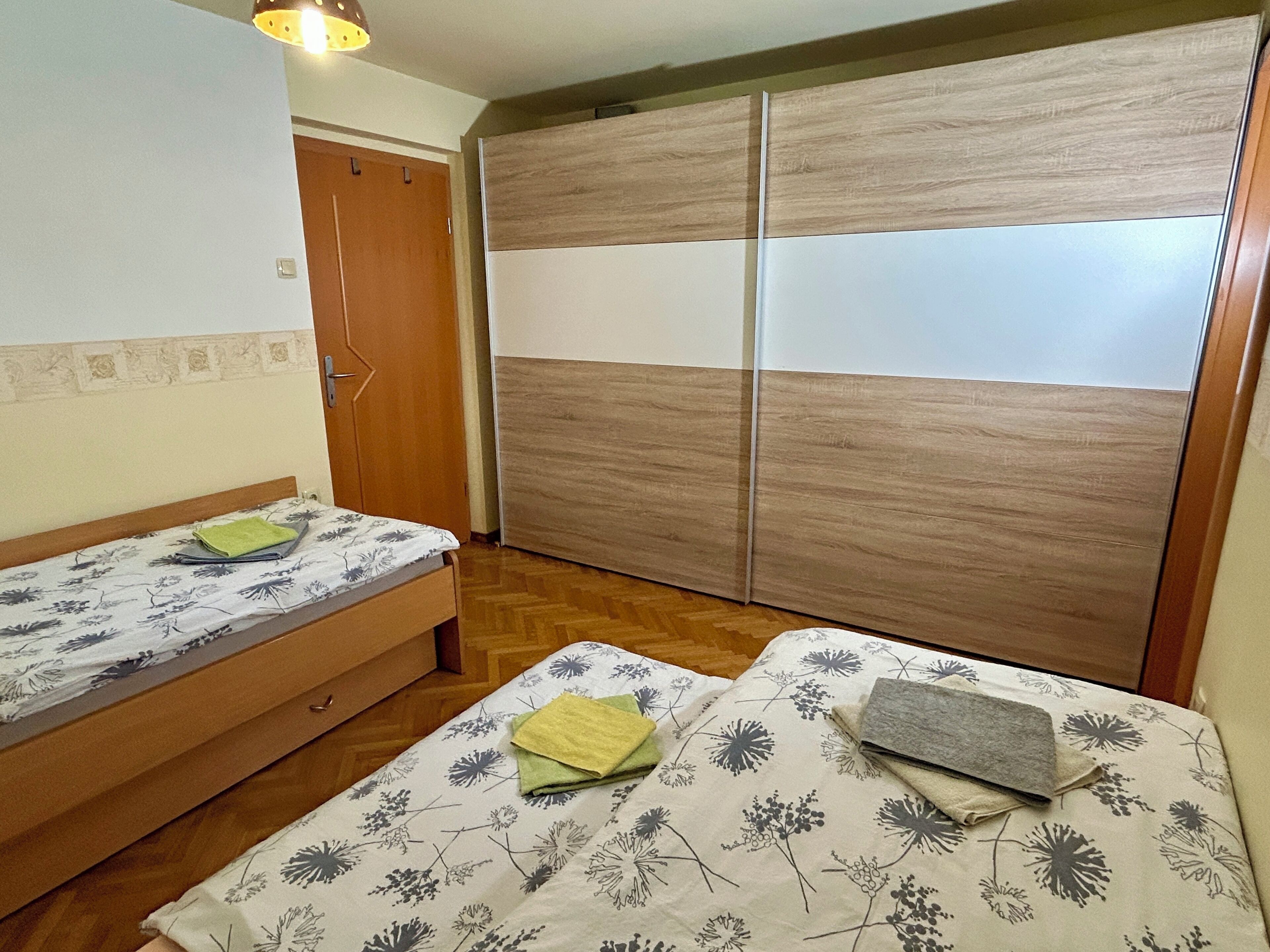 2 habitaciones, escritorio, wifi gratis y ropa de cama 