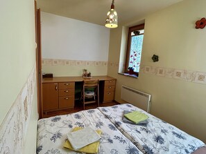 Căn hộ phong cách cổ điển (Two Bedroom Apartment) | 2 phòng ngủ, bàn, truy cập Internet không dây miễn phí, bộ trải giường 