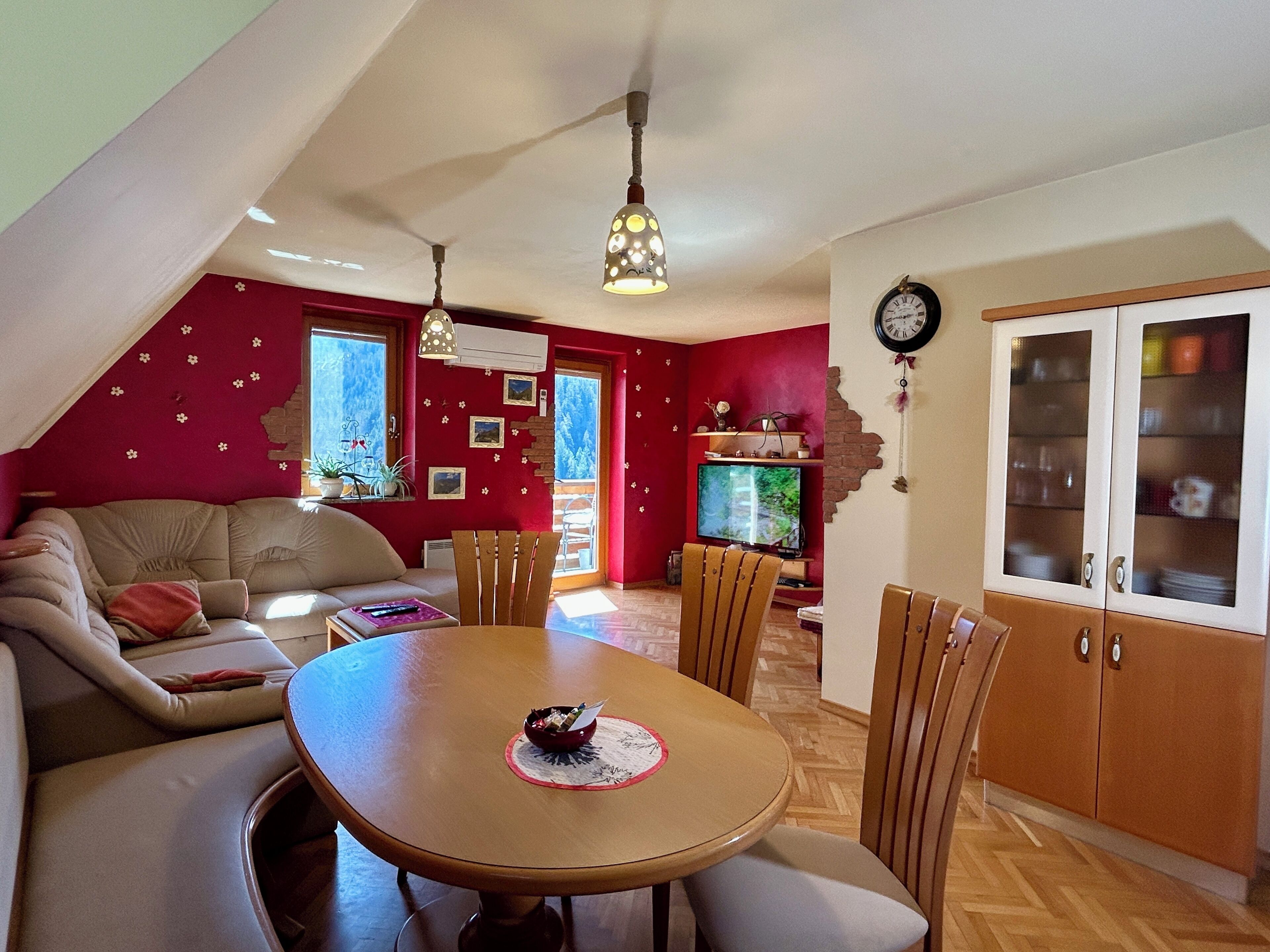 Classic Apartment (Two Bedroom Apartment) | Living area