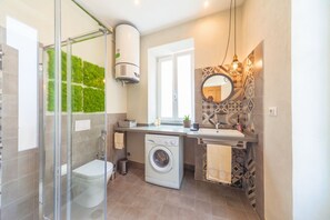 Een douche, een haardroger, een bidet