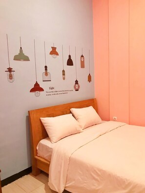 Deluxe Double Room | Desk, free WiFi - Roomz Budget (Semarang)