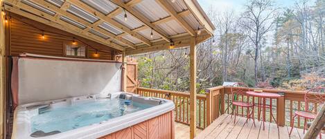 Outdoor spa tub