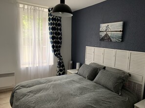 2 bedrooms, desk, iron/ironing board, free WiFi