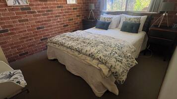 2 bedrooms, iron/ironing board, Internet, wheelchair access