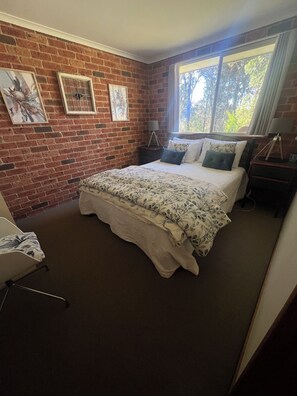 2 bedrooms, iron/ironing board, Internet, wheelchair access