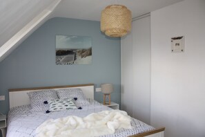 3 habitaciones, tabla de planchar con plancha, wifi y ropa de cama 