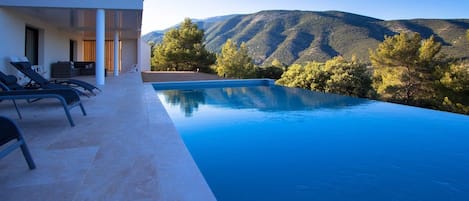 Piscine extérieure, piscine chauffée