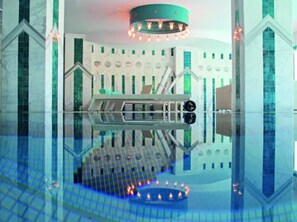 Couples treatment room(s), sauna, Turkish bath/hammam, body treatments