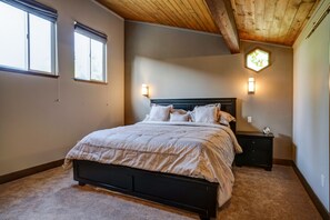 4 bedrooms, iron/ironing board, free WiFi, bed sheets