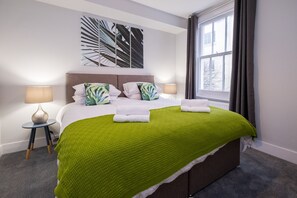 2 bedrooms, iron/ironing board, free WiFi, bed sheets - Stylish, 2 bedroom, central, close to station  (Brighton, East Sussex)