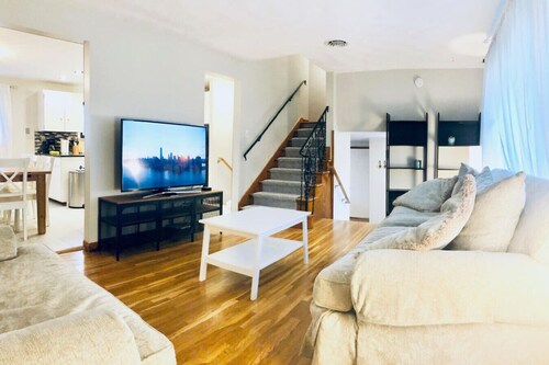 ♥ Niagara Falls: Quiet Neighborhood ♥ A/C, Parking