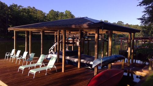 Historical Lakefront Cabin Just 8 Minutes to Oaklawn Track/Casino