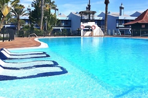 Piscine extérieure, piscine chauffée