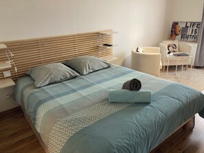 3 bedrooms, desk, iron/ironing board, travel cot