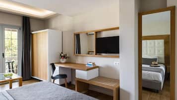 Deluxe Double Room, Garden View | Minibar, in-room safe, desk, blackout drapes