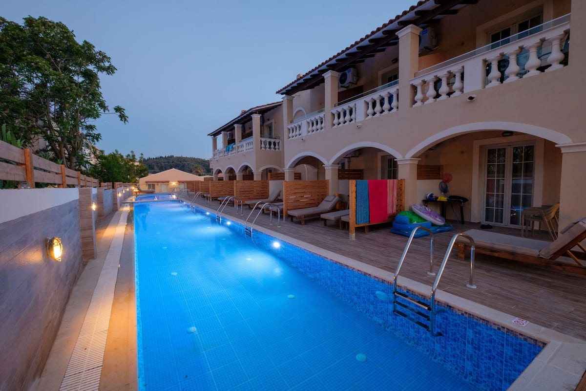 Premium Swim-Up Room | 1 bedroom, minibar, in-room safe, desk