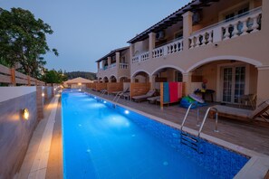 Premium Swim-Up Room | 1 camera, minibar, cassaforte in camera, una scrivania