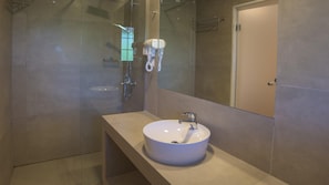 Deluxe Double Room, Garden View | Bathroom