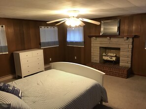 7 bedrooms, iron/ironing board, free WiFi, bed sheets