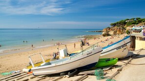 Plage à proximité, chaises longues