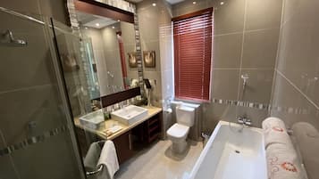 Rainfall showerhead, free toiletries, hair dryer, bathrobes
